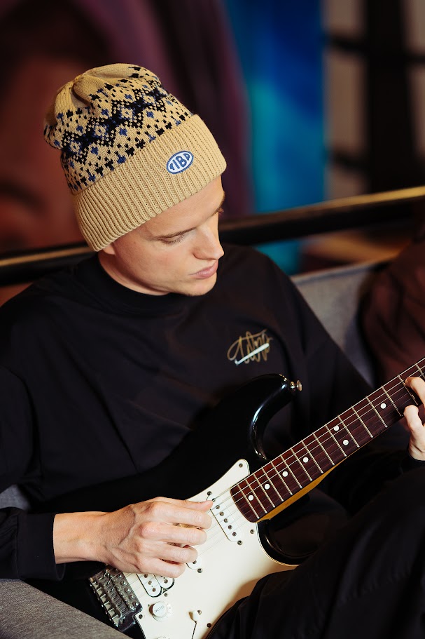 REMERA ML RELAXED - PUNTADAS