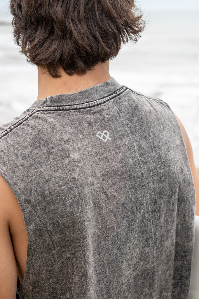 REMERA SIN MANGA RELAXED - ISO STONE