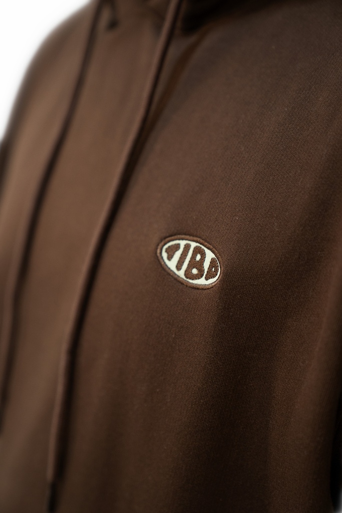 BUZO CANGURO CON CAPUCHA RELAXED FIT - TUNDRA CHOCO